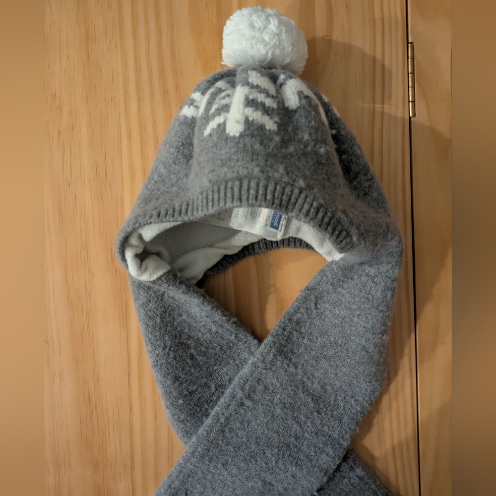 Jacadi Paris Gray Wool Blend Knit Hat with White Pom-Pom and Scarf